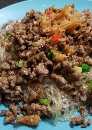 A picture of Chinese XO Sauce Minced Pork with vermicelli glass noodles.