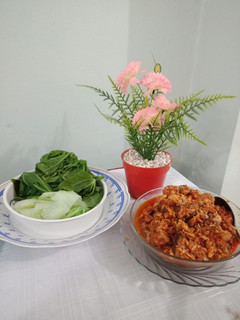 Foto resep Sambal ikan tongkol suwir + lalapan