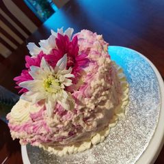 A picture of Cream cake.