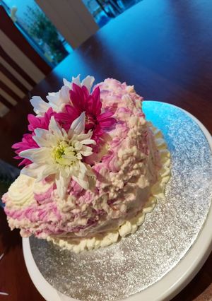 A picture of Cream cake.