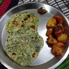A picture of Methi paratha.