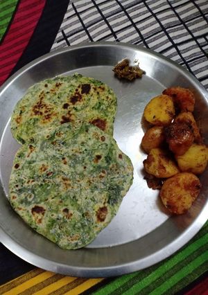 A picture of Methi paratha.