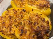 Una foto di uova in forno con ragù