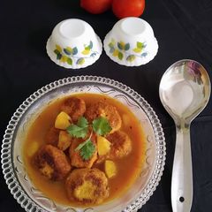 A picture of Chena and Raw Banana Kofta curry.