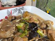 A picture of noodles chicken