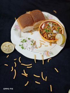 मिसल पाव(misal pav recepie in hindi) रेसिपी मुख्य फोटो