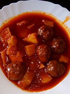 Una foto de Albóndigas con patatas