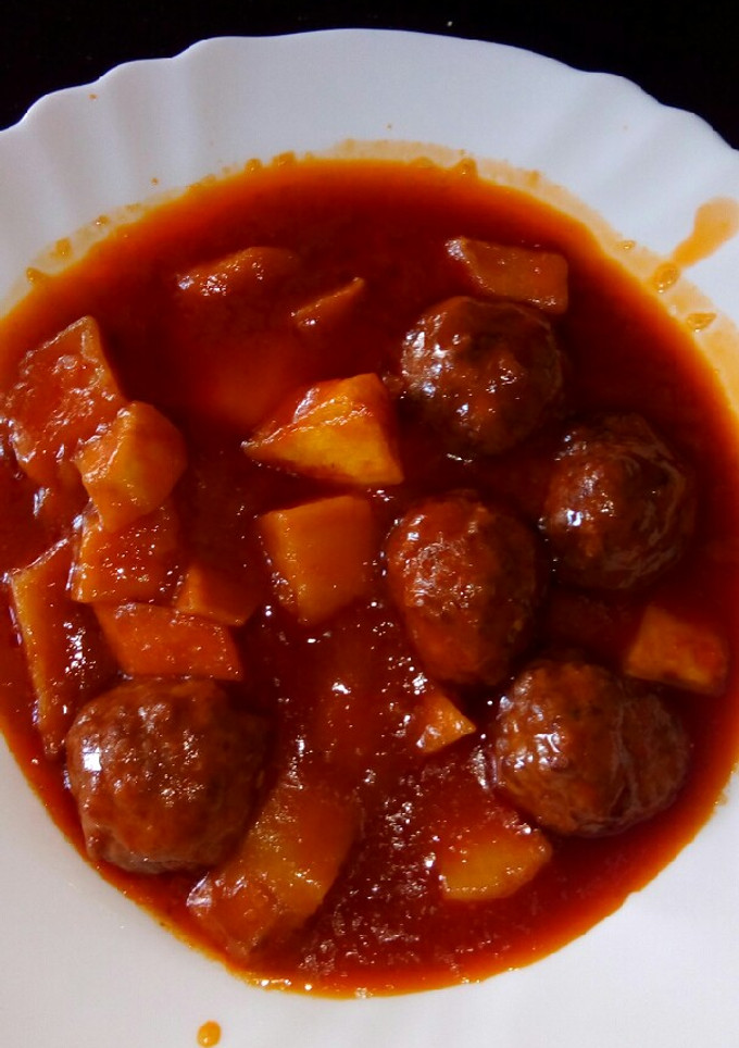 Una foto de Albóndigas con patatas