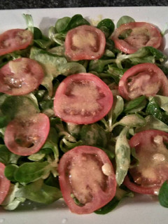 Una foto de Ensalada con salsa de mostaza templada