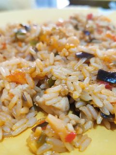 Una foto de Arroz con pollo y verduras!!!
