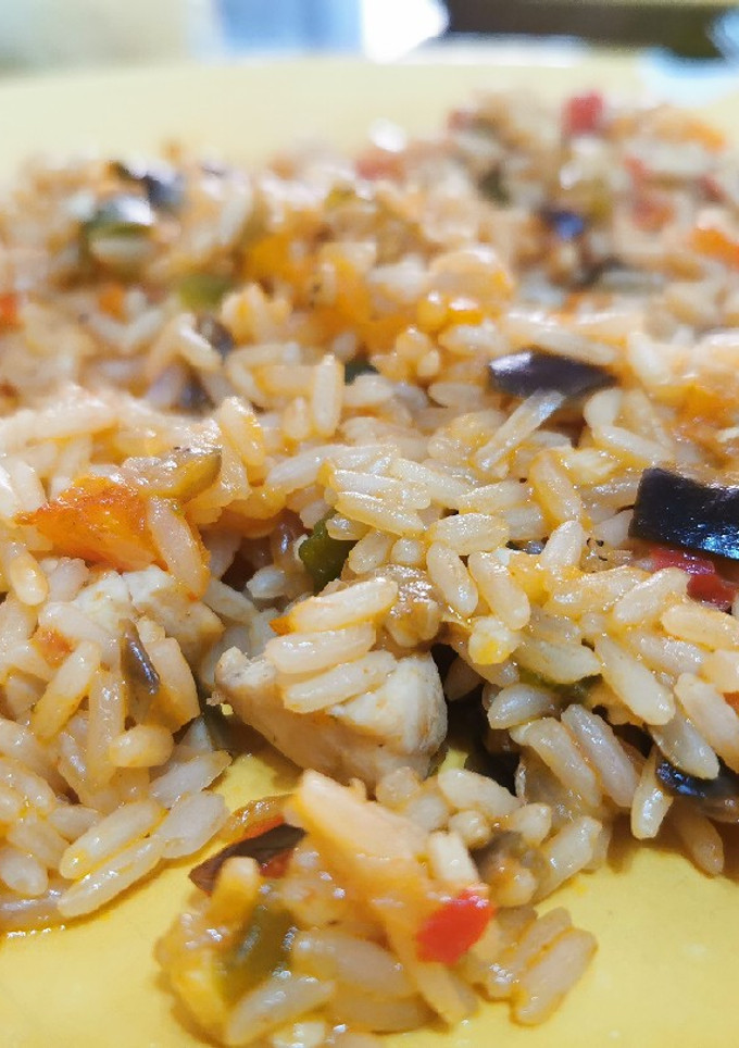 Una foto de Arroz con pollo y verduras!!!