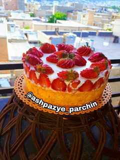 عکسی از دستور چیزکیک توت فرنگی با پایه کیک 🌸