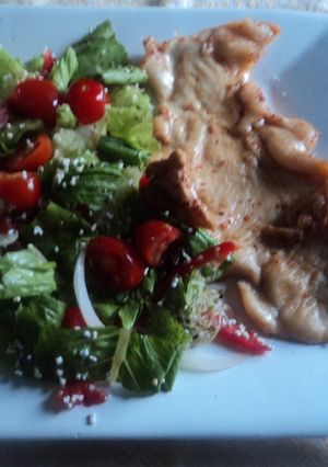 Una foto de Pollo San Blas, estilo riviera nayarita con ensalada ranchera. México