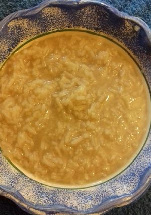 Una foto de Arroz en agua, con piloncillo y canela