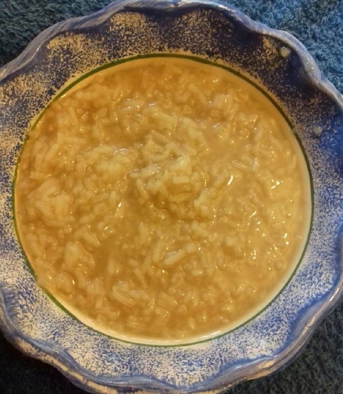 Una foto de Arroz en agua, con piloncillo y canela