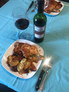 Una foto de Pollo deshuesado con patatas