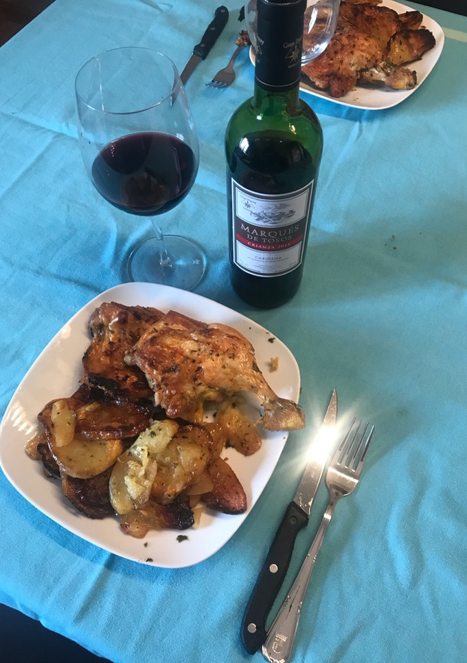 Una foto de Pollo deshuesado con patatas