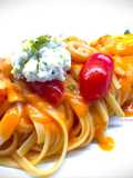 Linguine con gamberi, calamari e ricotta pasticciata