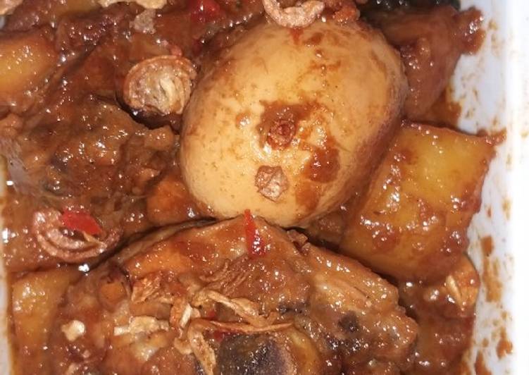 Resep: Untuk Mencoba Di RumahSemur Ayam Telur Kentang