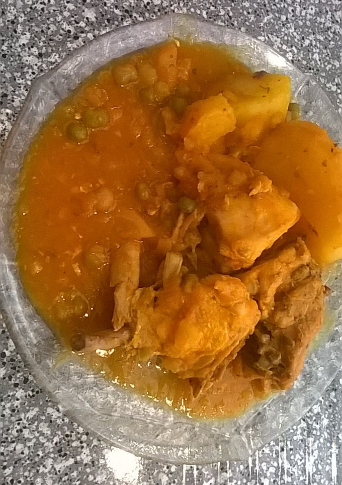 Una foto de Estofado de pollo reducido en calorías (light) sin aceite agregado