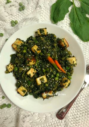 A picture of Matar Palak Paneer.