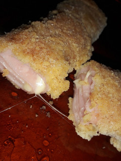 Una foto de Rollitos de paleta y queso