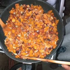 A picture of Dodo Oniyeri (Fried Plantain Custard with Eggs).