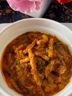 सेव टमाटर की सब्जी(Sev Tamatar ki sabzi recipe in Hindi) रेसिपी मुख्य फोटो