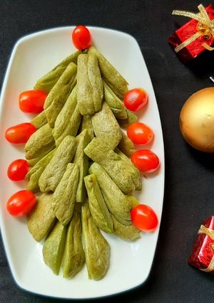 Hình của món Su su luộc tạo hình cây thông Noel.