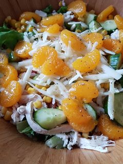 Una foto de Ensalada de Pollo y Mandarina