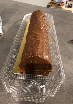 Une photo de Bûche praliné et chocolat blanc