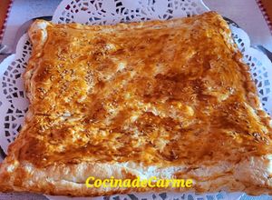 Una foto de Hojaldre relleno de jamón york, queso y sobrasada