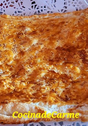 Una foto de Hojaldre relleno de jamón york, queso y sobrasada