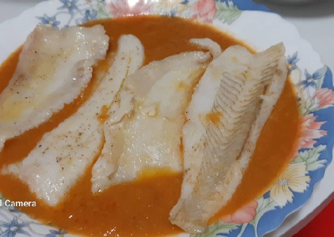 Filetes de gallo con salsa de aprovechamiento