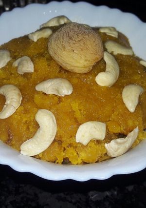 A picture of Moong Daal halwa.