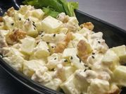 Una foto de ensalada waldorf