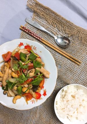 Hình của món Gà Xào Hạt Điều.
