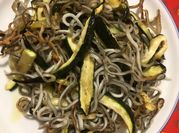 Una foto de calabacin con gulas