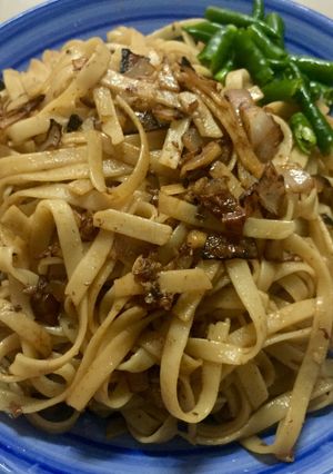 A picture of Fried Fettuccini with perencah nasi goreng.