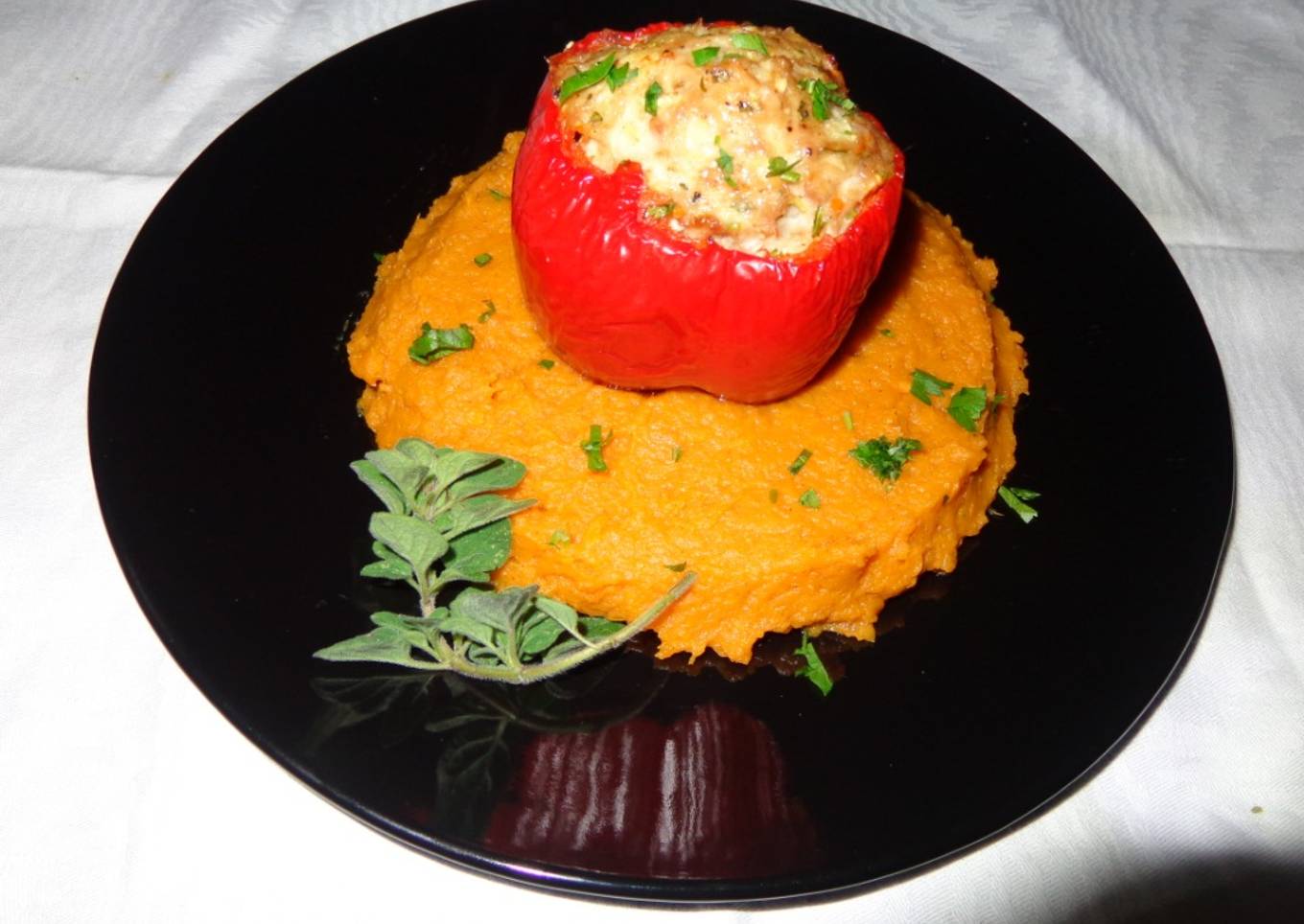 RED BELL PEPPERS STUFFED WITH CHICKEN OVER SWEET POTATOES PUREE. JON STYLE