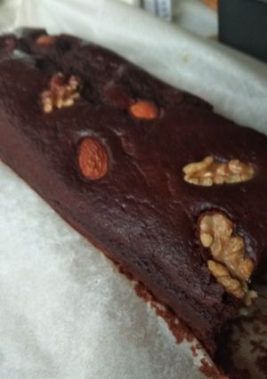 Una foto de Bizcocho de chocolate negro con frutos secos