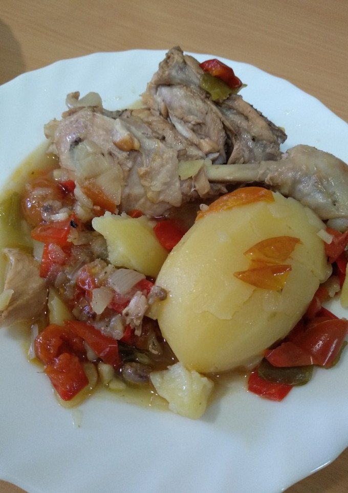 Una foto de Pollo con patatas en la olla exprés a mi manera
