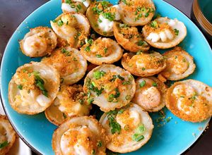 Hình của món Bánh khọt tôm mực giòn thơm lại dễ làm.