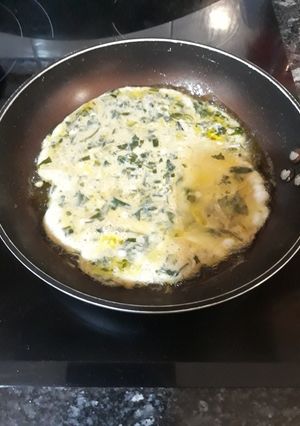 Una foto de Bocata de tortilla con verduras silvestres. Receta de posguerra