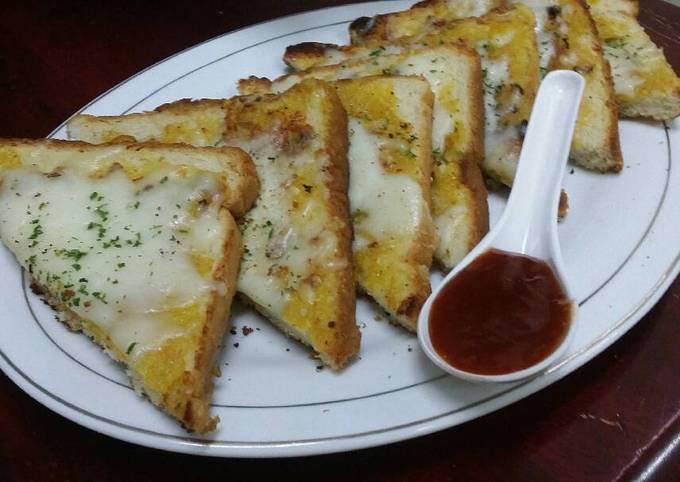 Stovetop Cheesy Suji Toast..#healthyjunior