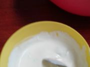 Una foto de aderezo con yogurt griego