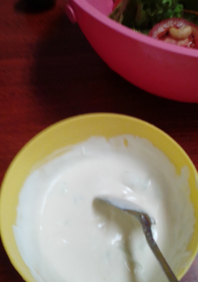 Una foto de Aderezo cremoso de yogurt griego