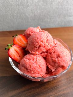 عکسی از دستور سوربه توت فرنگی 🍓 (Strawberry Sorbet)