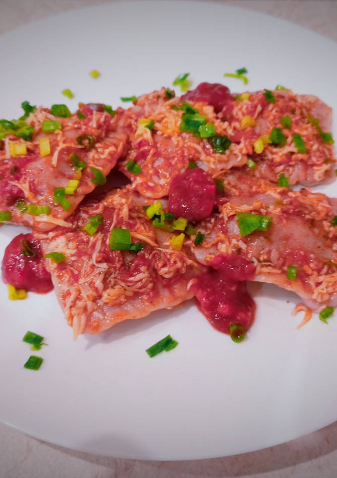 Рожеві м'ясні равіолі з томатним соусом)🥟😋🍽️