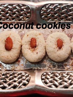 कोकोनट कुकीज (coconut cookies recipe in Hindi) रेसिपी मुख्य फोटो
